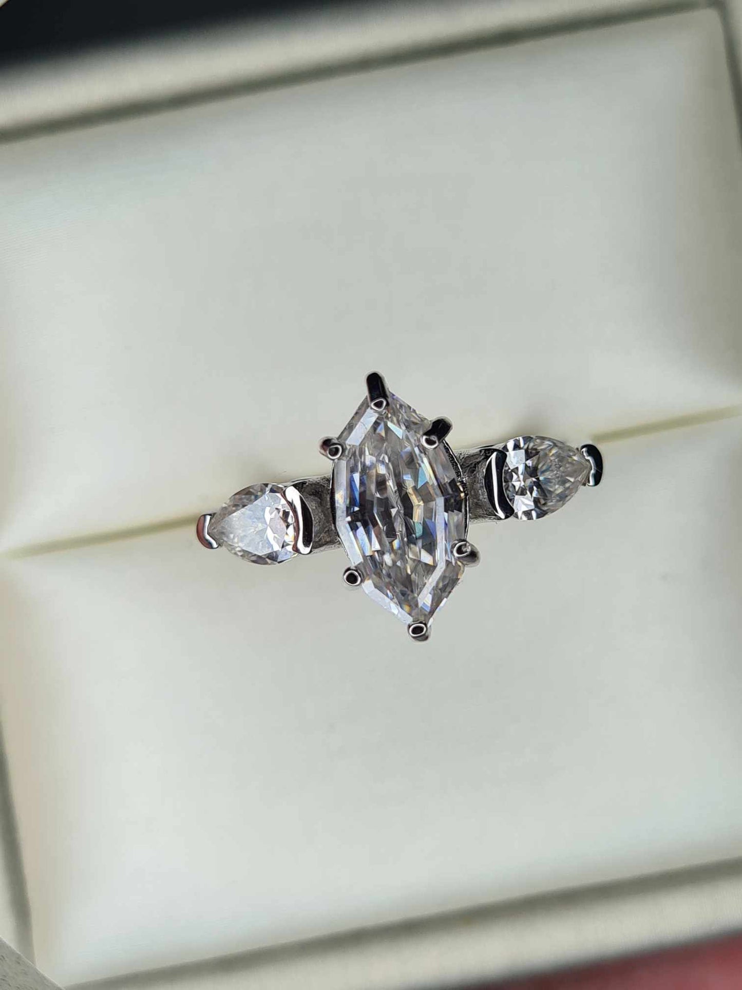 2.73ct Moissanite trilogy Ring 925 Sterling Silver SIZE Q