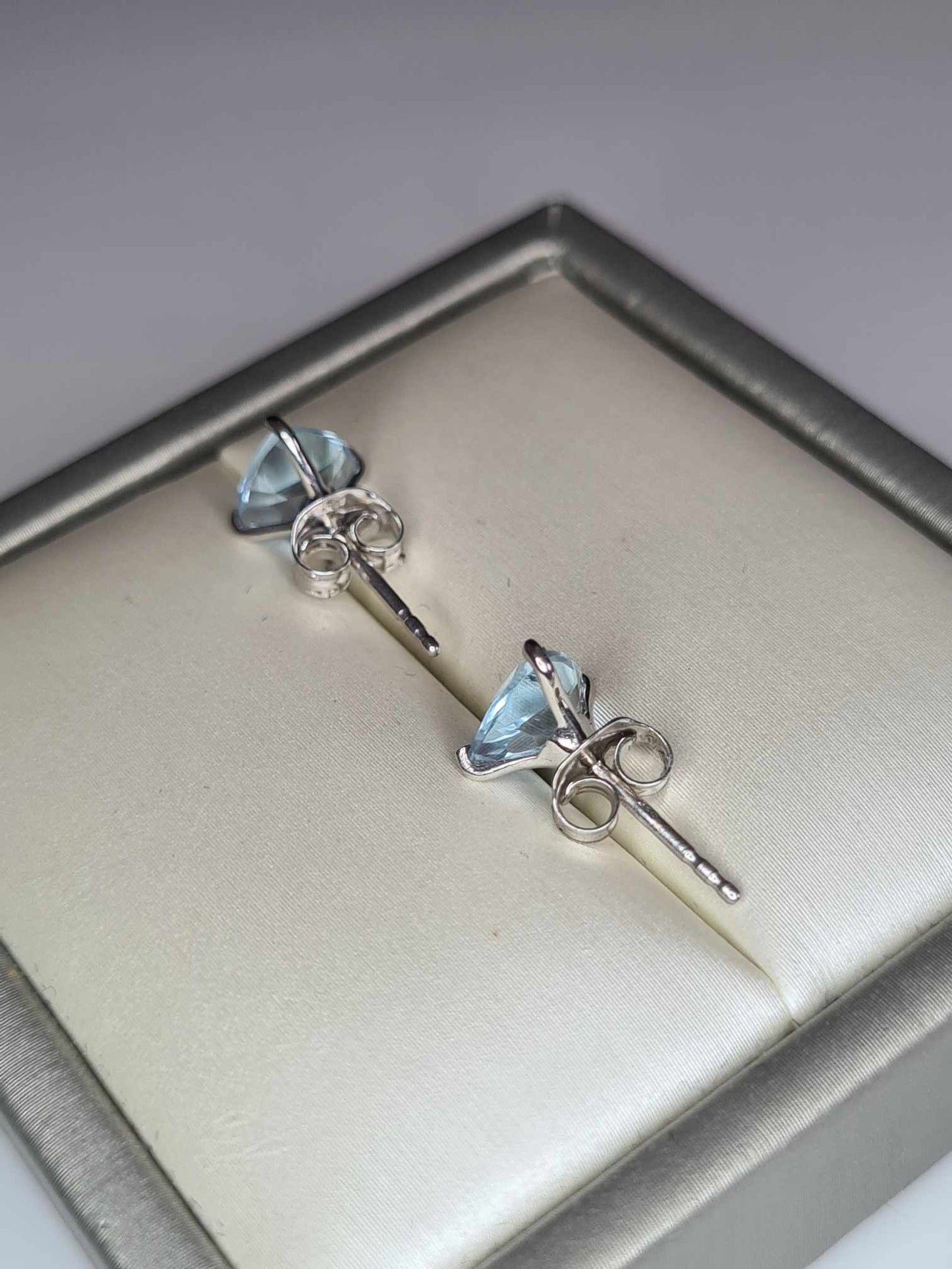 2.60ct Sky blue Topaz Solitaire Earrings in Platinum Overlay 925 Sterling Silver