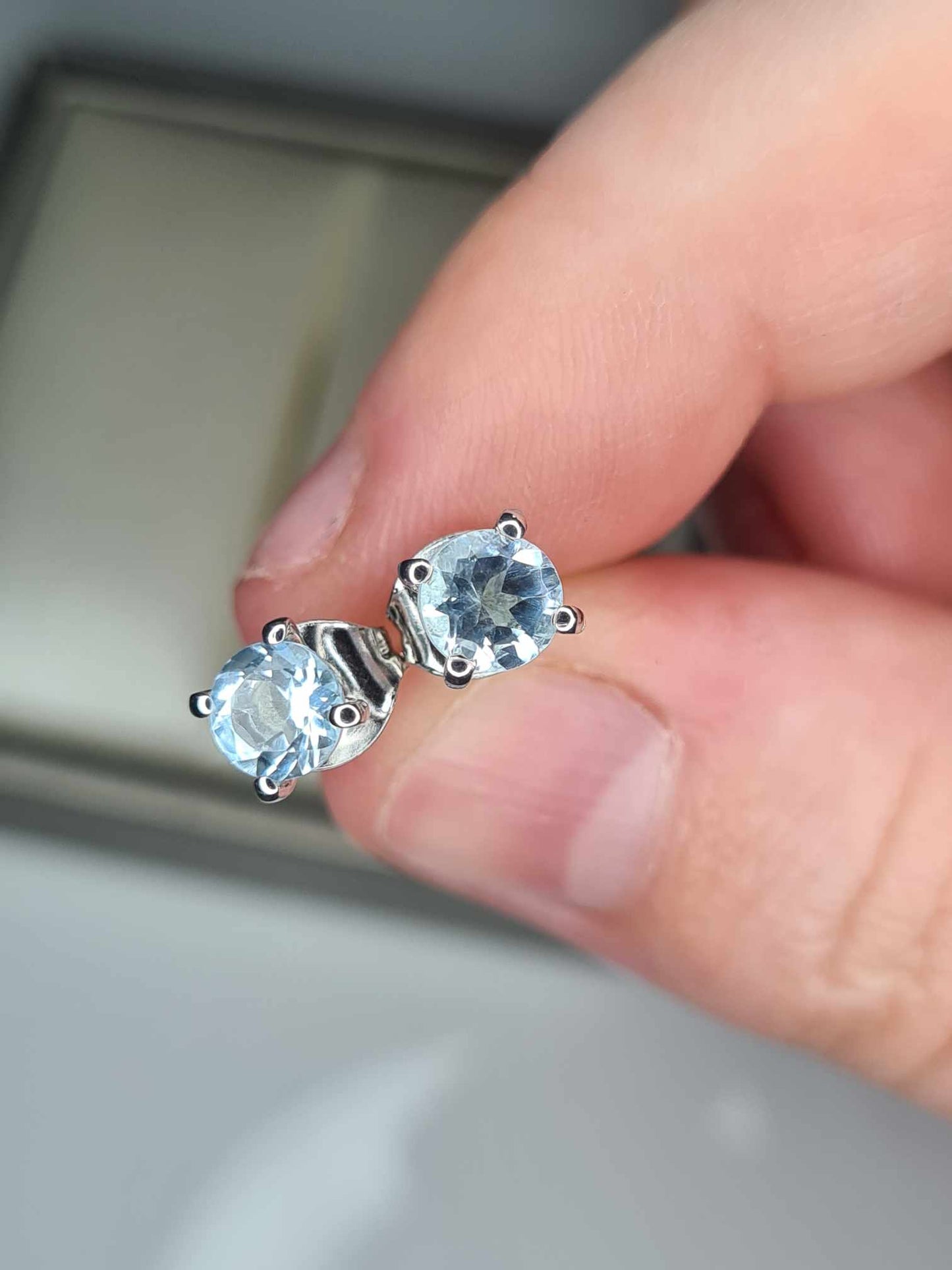 1.30ct Sky-blue Topaz Solitaire Stud Earrings in Platinum Overlay 925 Sterling Silver