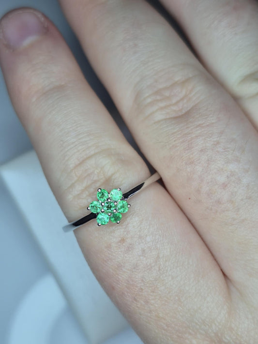 Colombian Emerald Solitaire Flower Ring in Rhodium Overlay 925 Sterling Silver SIZE T