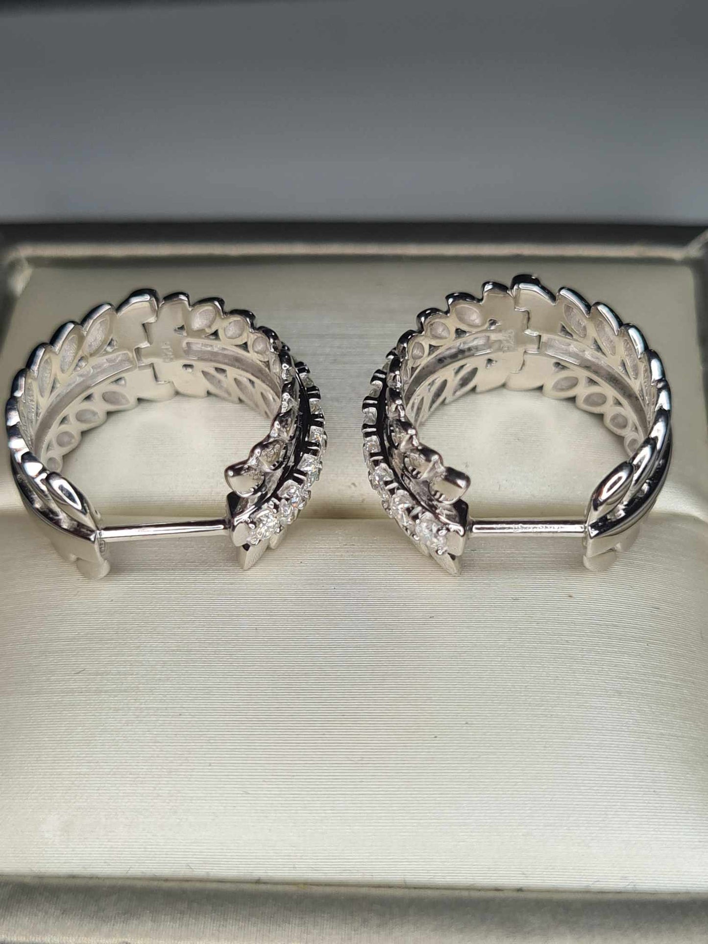 0.450ct Moissanite Wreath Hoop Earrings in Platinum Overlay 925 Sterling Silver