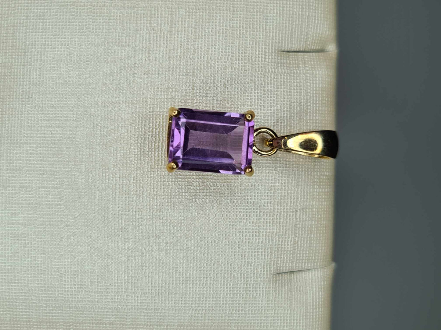 1.5ct 9K Yellow Gold Amethyst Solitaire Pendant