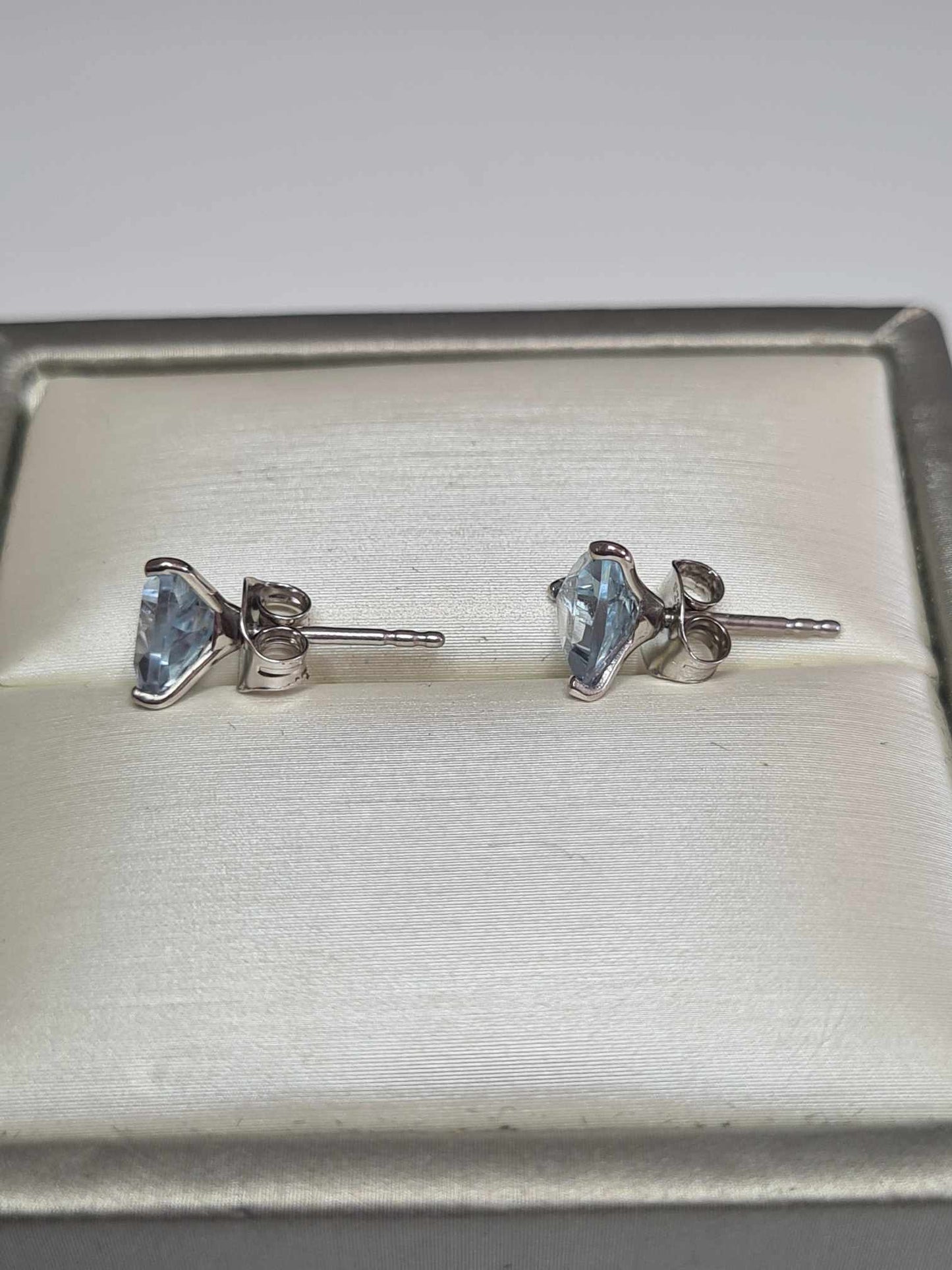 2.60ct Sky blue Topaz Solitaire Earrings in Platinum Overlay 925 Sterling Silver