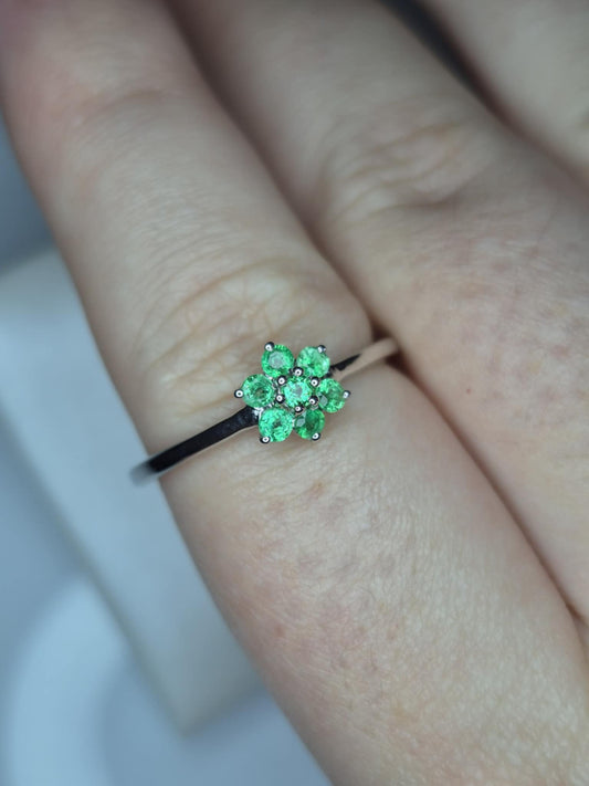 Colombian Emerald Solitaire Flower Ring in Rhodium Overlay 925 Sterling Silver SIZE T