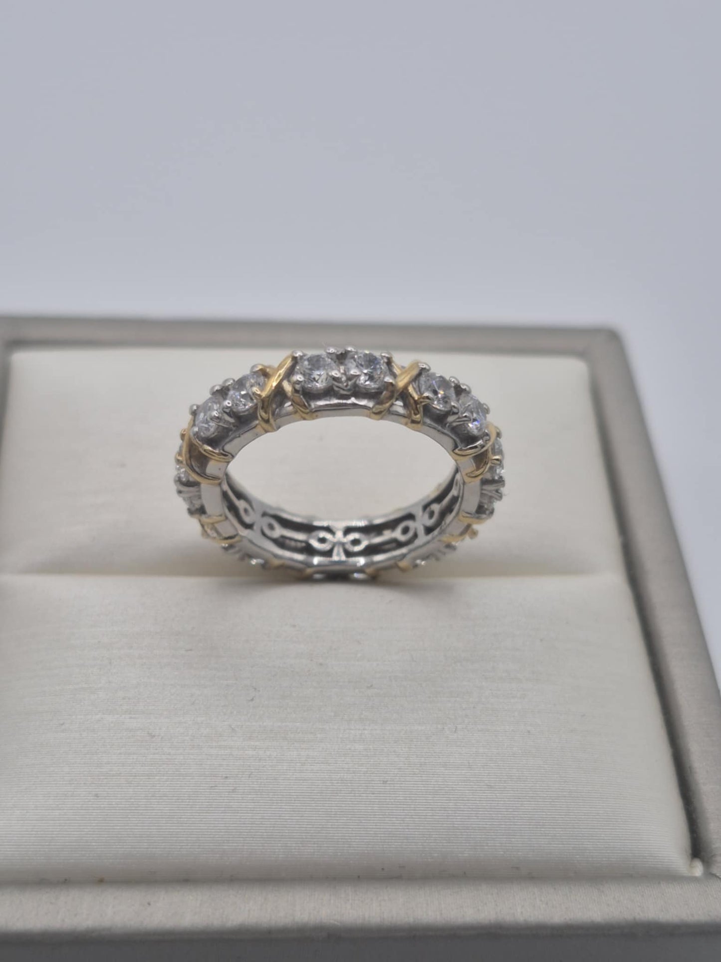 Cubic Zirconia XO Eternity Ring in 925 Sterling Silver SIZE M