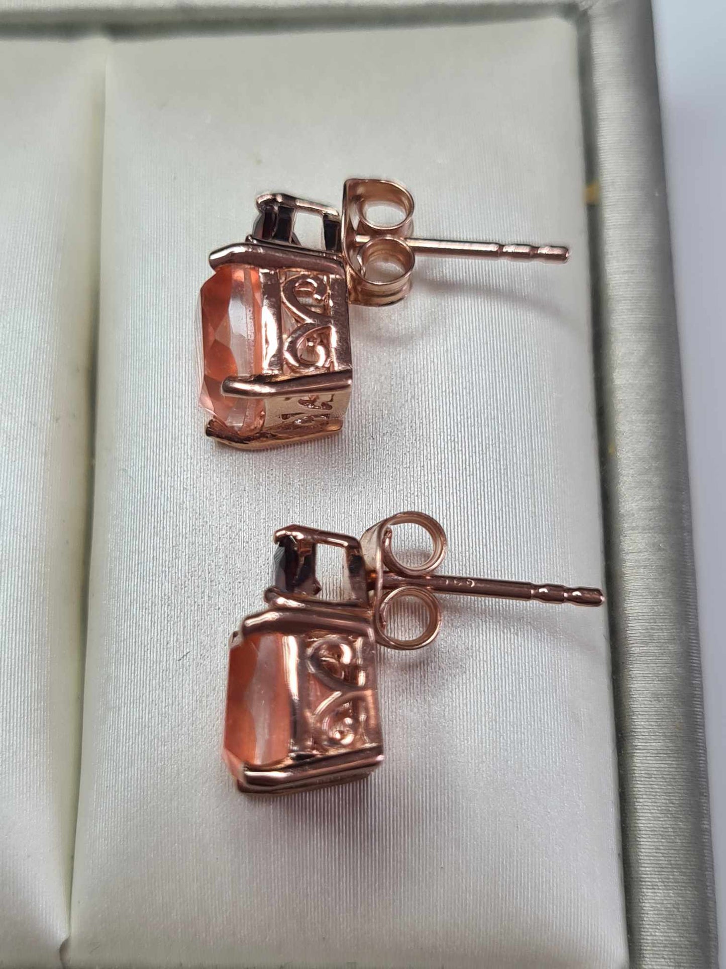 4.366 Ct. Morganite Colour Quartz & Red Garnet Stud Earrings Rose Gold 925 Sterling Silver