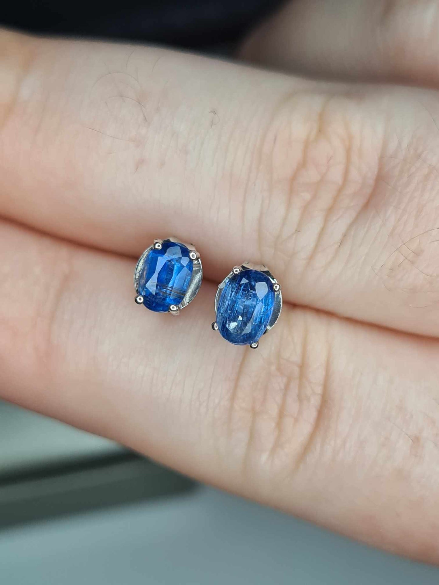 1.28ct Natural Himalayan Kyanite Solitaire Stud Earrings in Platinum Overlay 925 Sterling Silver