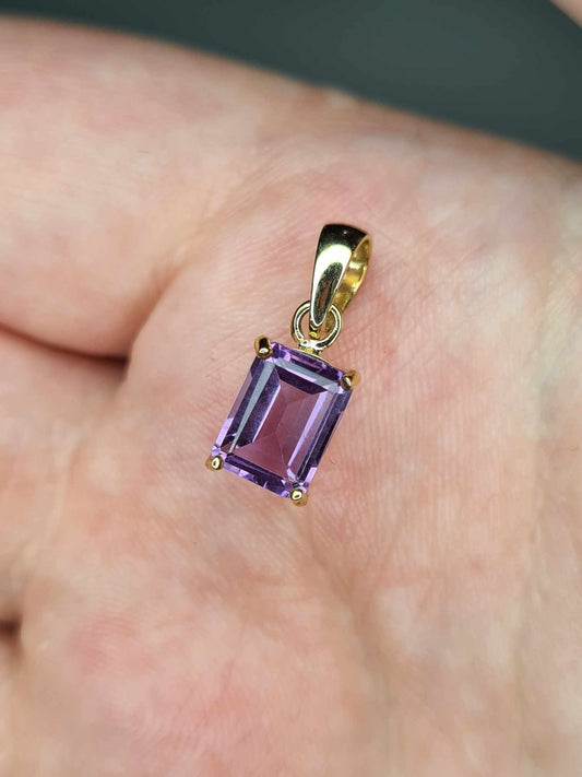 1.5ct 9K Yellow Gold Amethyst Solitaire Pendant