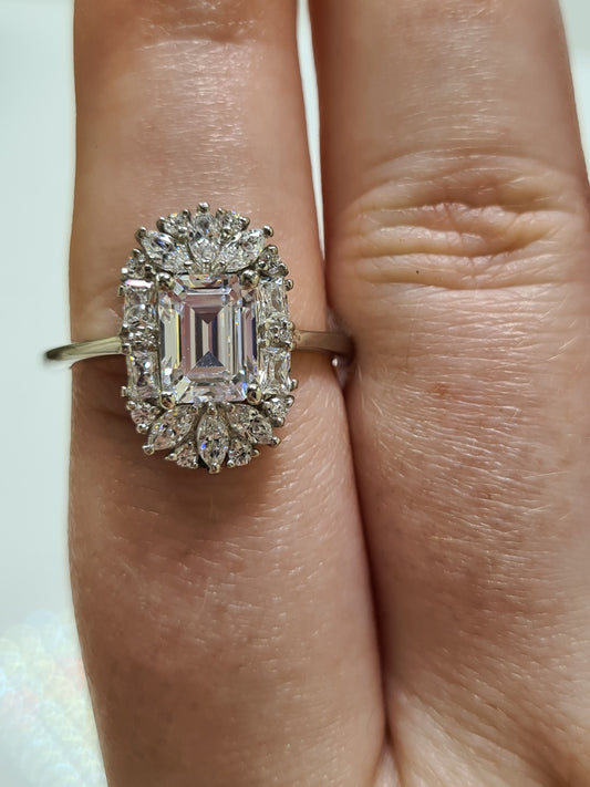 Swarovski Zirconia Cocktail Style Ring Sterling Silver SIZE R