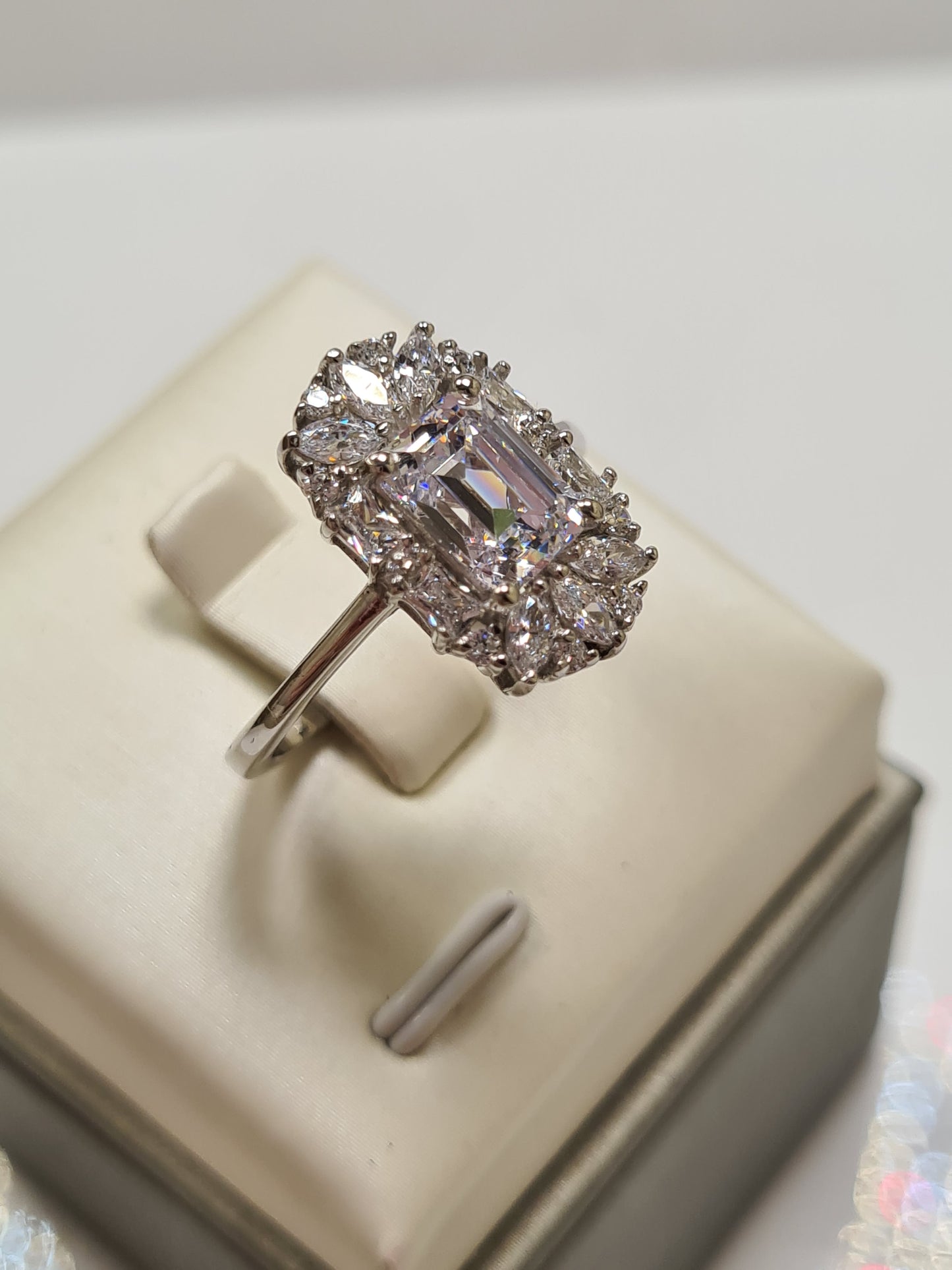 Swarovski Zirconia Cocktail Style Ring Sterling Silver SIZE R