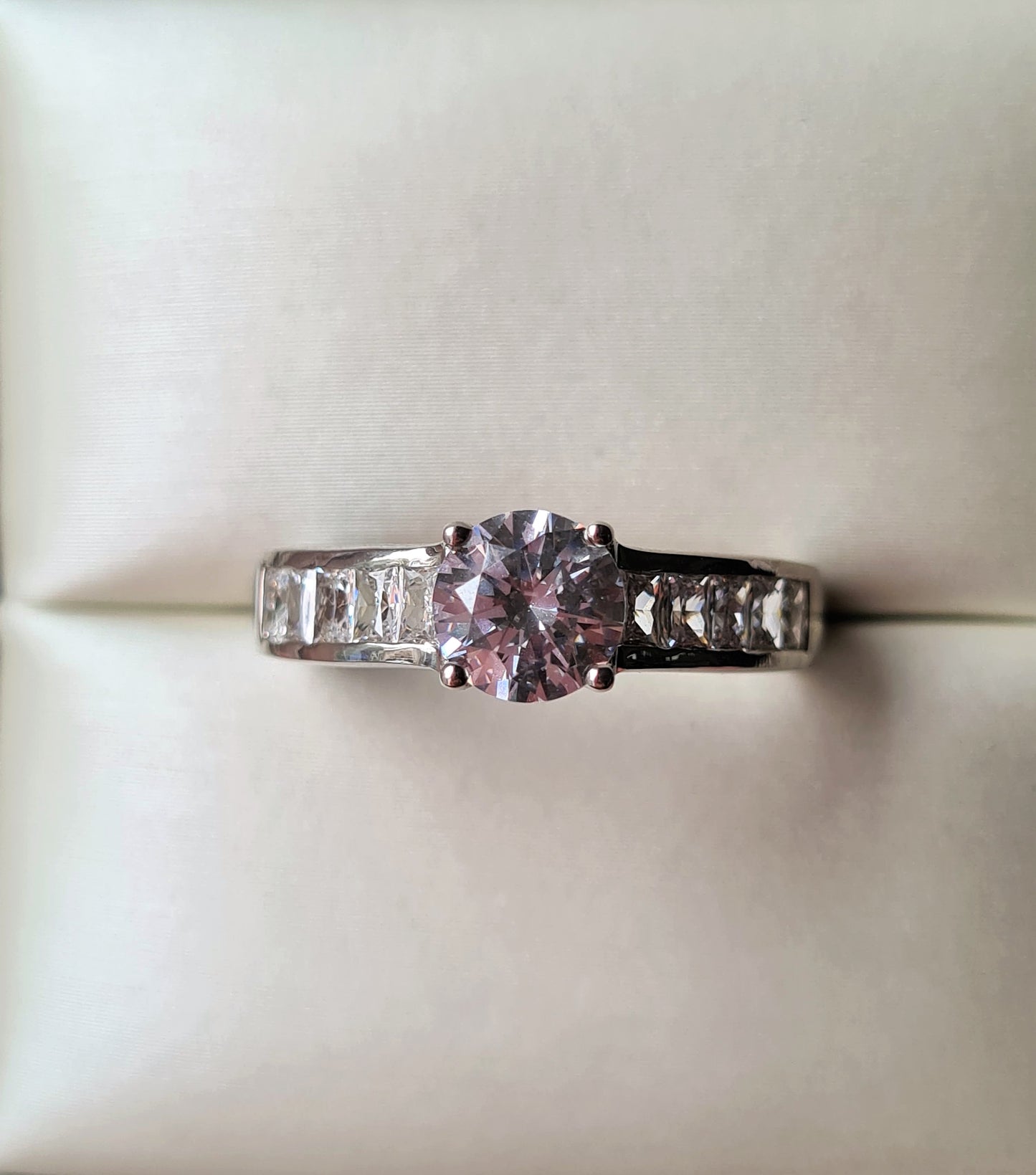 Swarovski Zirconia Engagement Style Ring 925 Sterling Silver SIZE Q