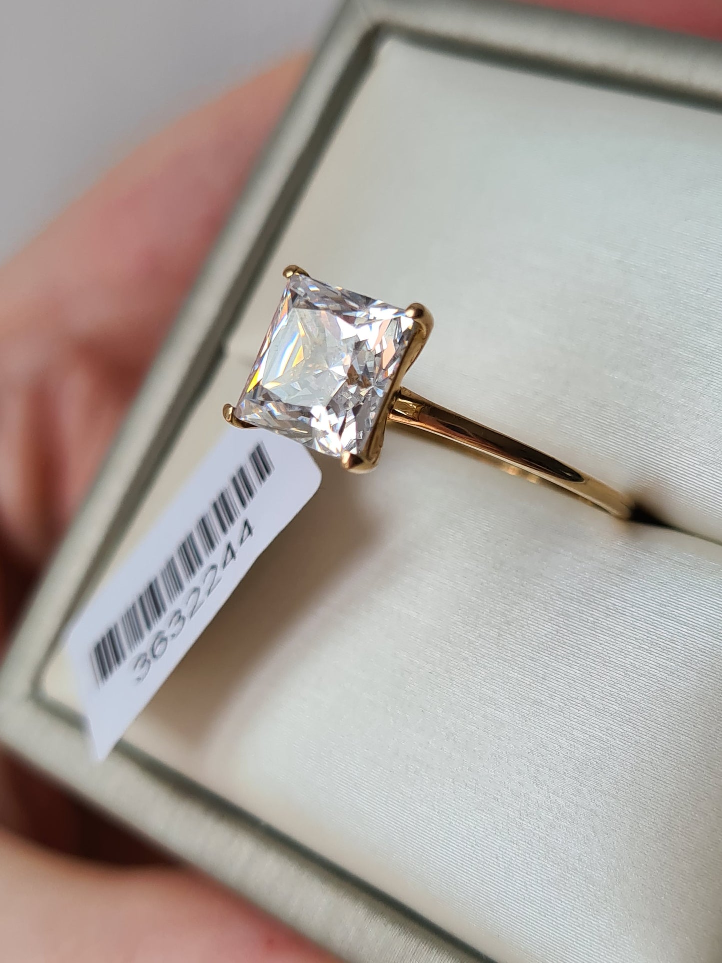 9K Gold Princess Cut Swarovski Zirconia Solitaire Ring SIZE R