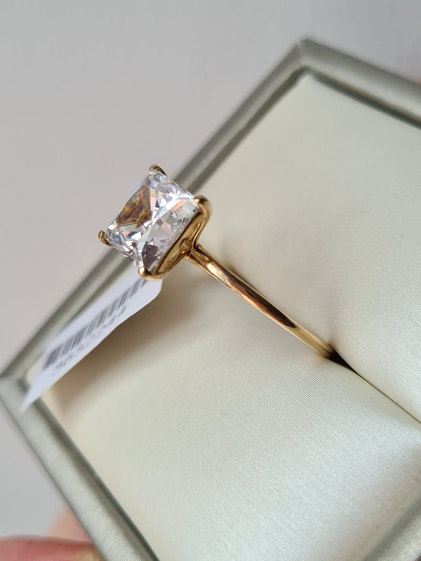 9K Gold Princess Cut Swarovski Zirconia Solitaire Ring SIZE R