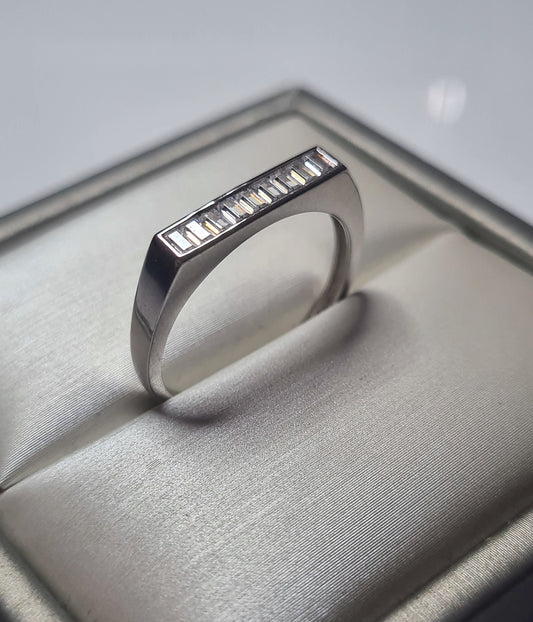 Simulated Baguette cut  Diamond Ring 925 Sterling Silver SIZE R