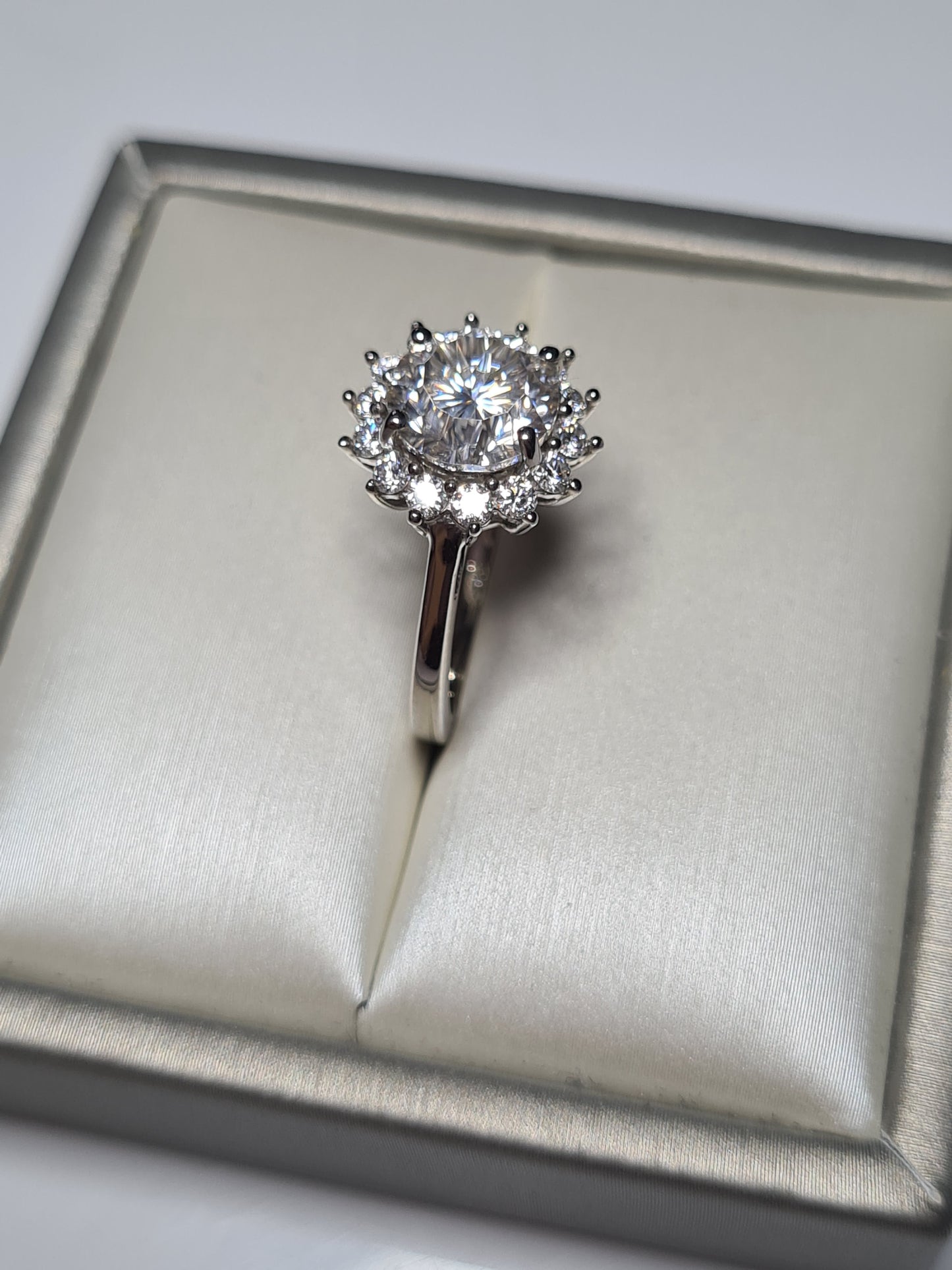 2.55ct Moissanite Halo Ring 925 sterling silver SIZE M