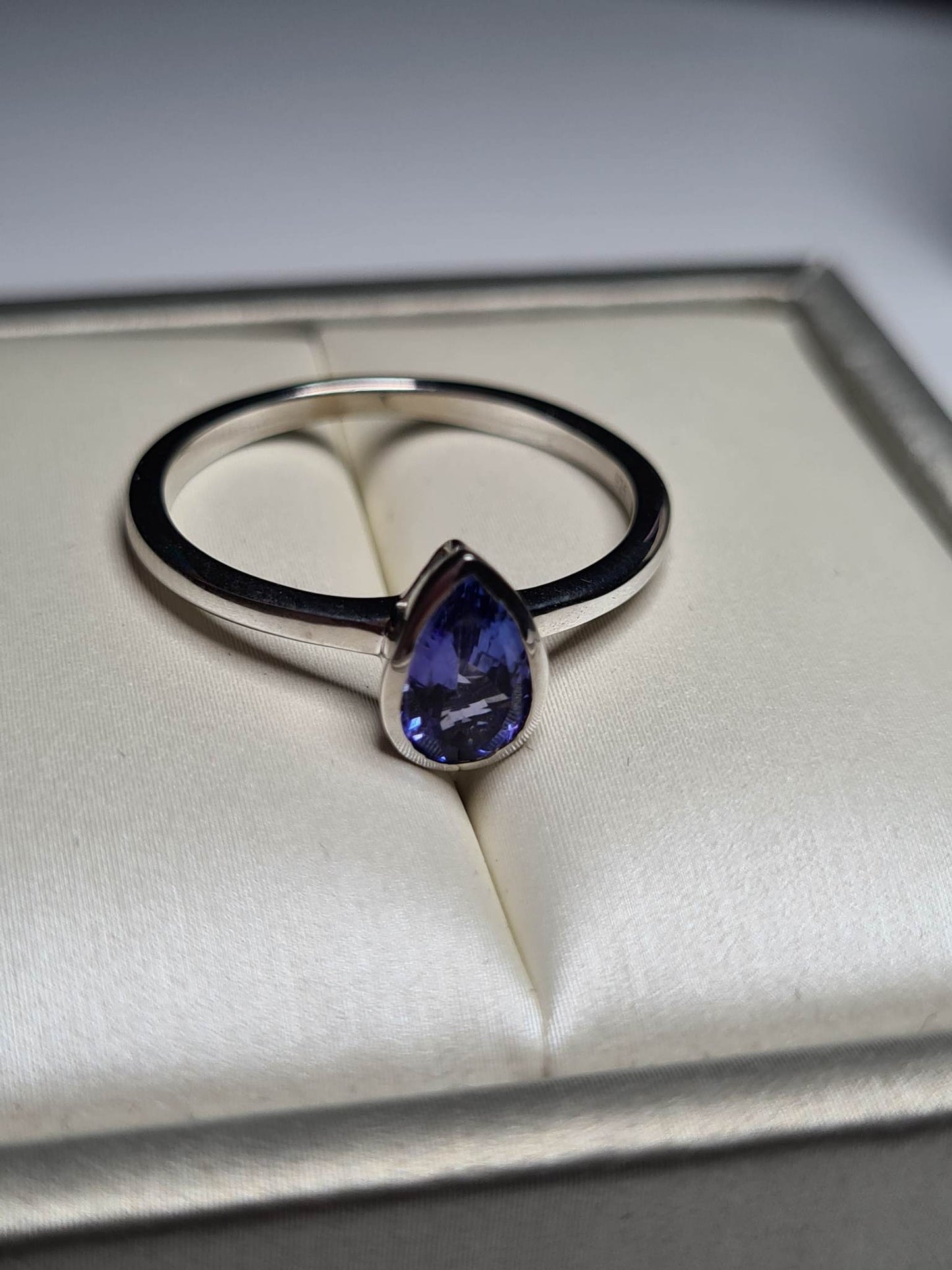 1ct Tanzanite Pear Cut Solitaire Ring 925 sterling silver SIZE Q