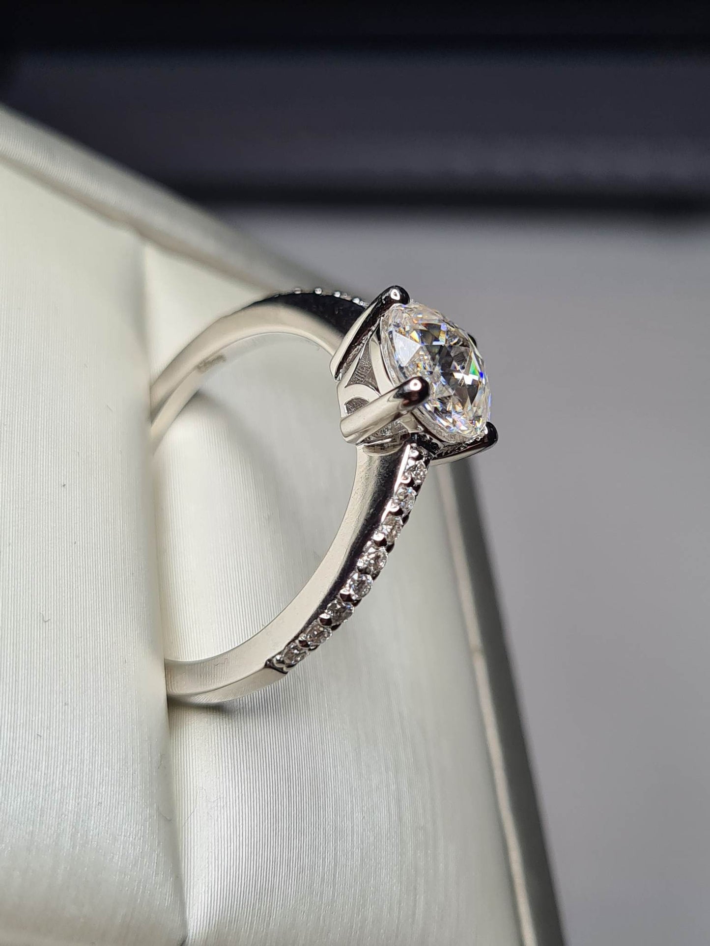 2.02 Moissanite Engagement ring 925 sterling silver SIZE T