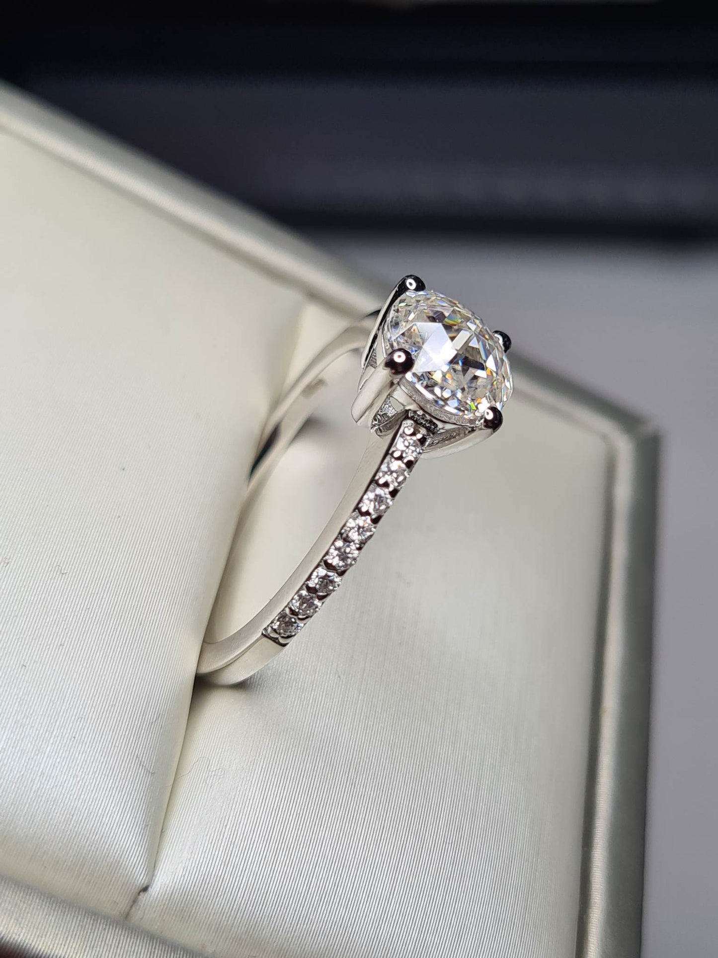 2.02 Moissanite Engagement ring 925 sterling silver SIZE T