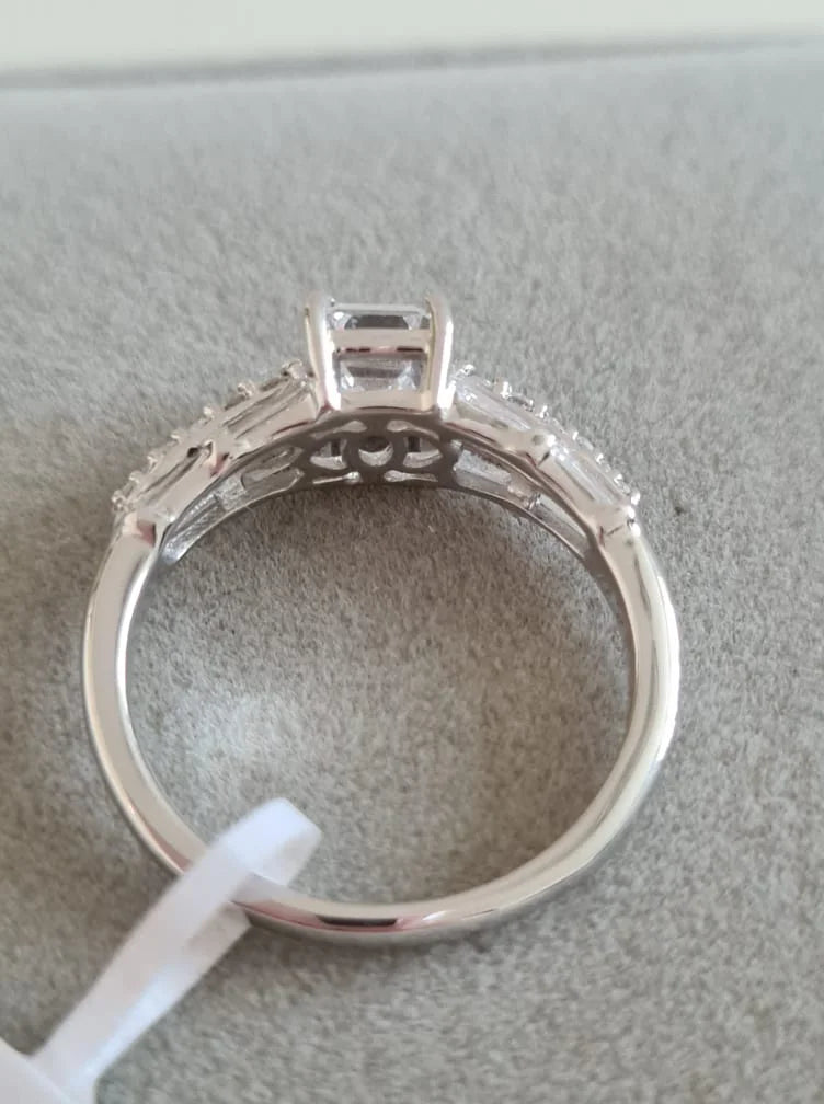 Swarovski Zirconia Octagon Cut With Detailed Shoulders SIZE O