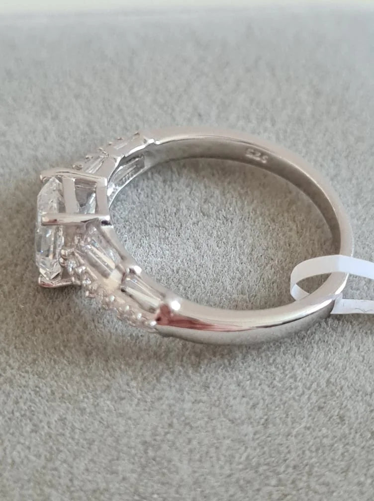 Swarovski Zirconia Octagon Cut With Detailed Shoulders SIZE O