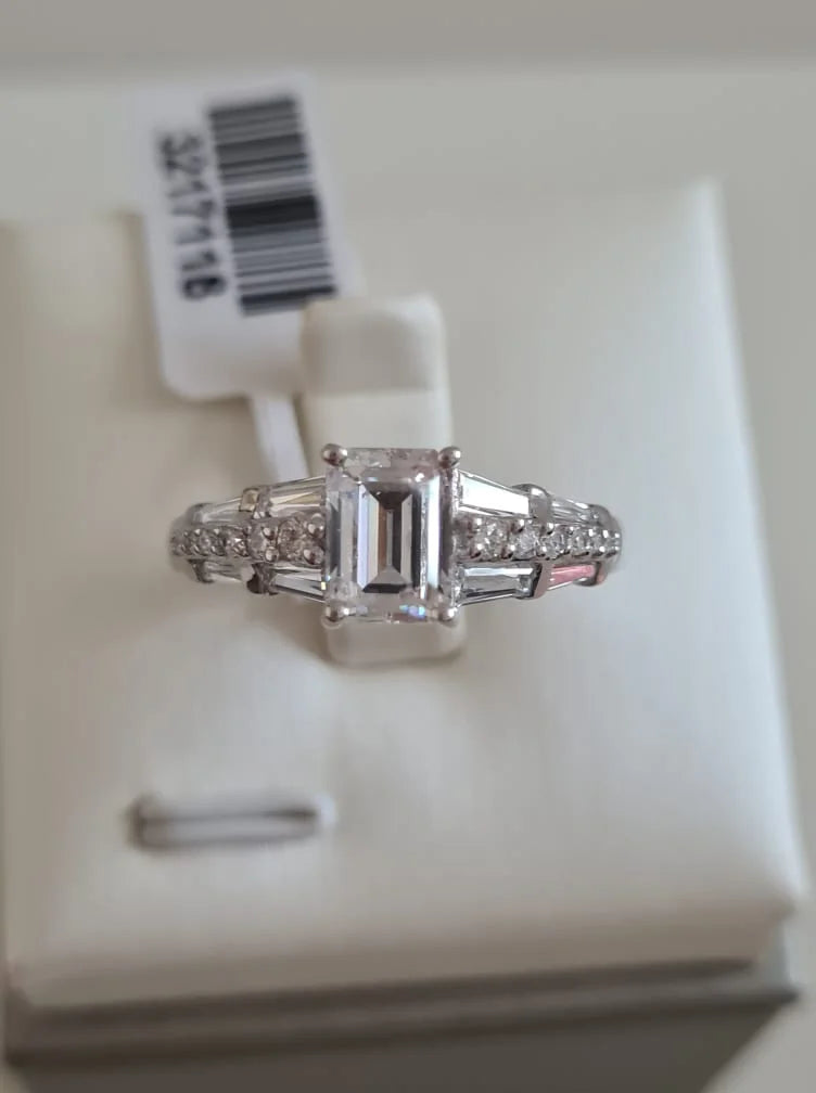 Swarovski Zirconia Octagon Cut With Detailed Shoulders SIZE O