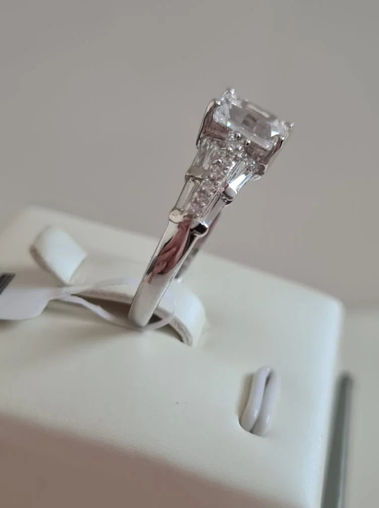 Swarovski Zirconia Octagon Cut With Detailed Shoulders SIZE O
